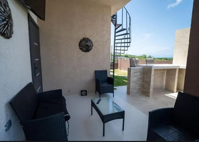 Emerald Sundara Ochi Holiday home *